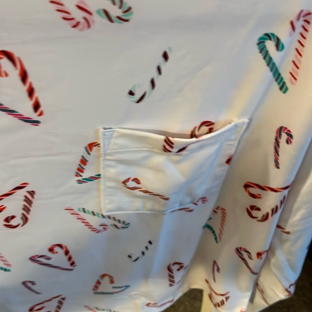 Pajama & Sock Set women Candy Can design 🎄🎄⛄️ - Picture 2 of 6